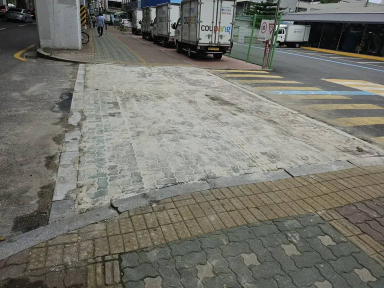 일산 단지 진입 보도 침하 회복 보수 후